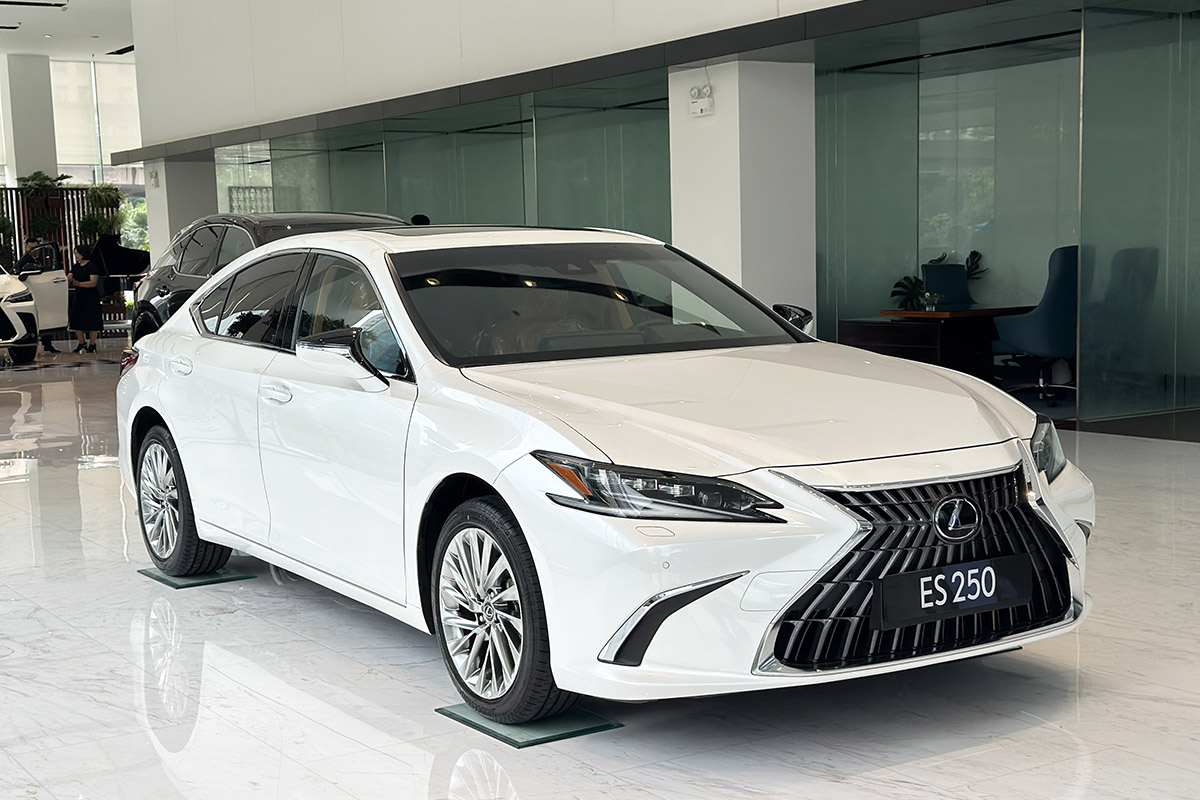 Lexus ES